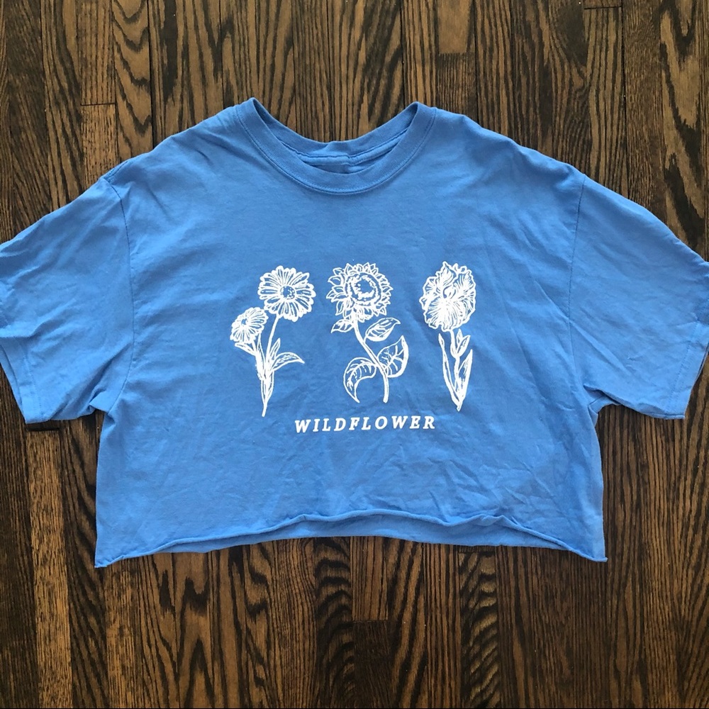 4/30: fun cropped oversized blue daisy tee